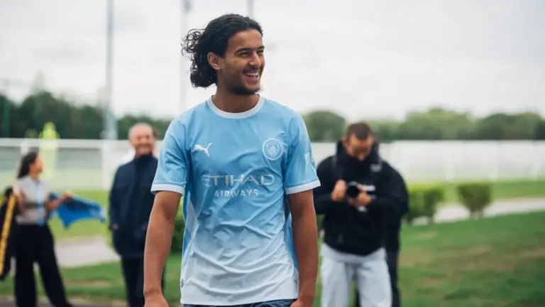 Ayyoub Bouaddi resmi ke Manchester City dari Lille